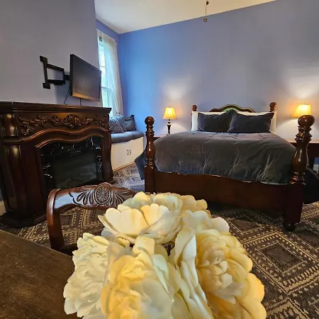 Winridge Manor Bed & Breakfast Madison Heights Room photo