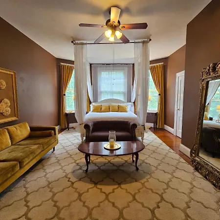 Winridge Manor Bed & Breakfast Madison Heights Exterior photo