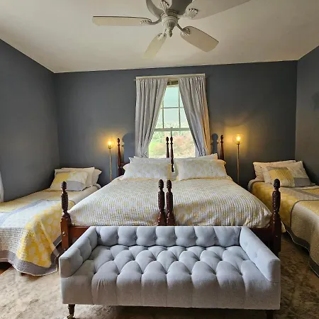 Winridge Manor Bed & Breakfast Madison Heights Room photo